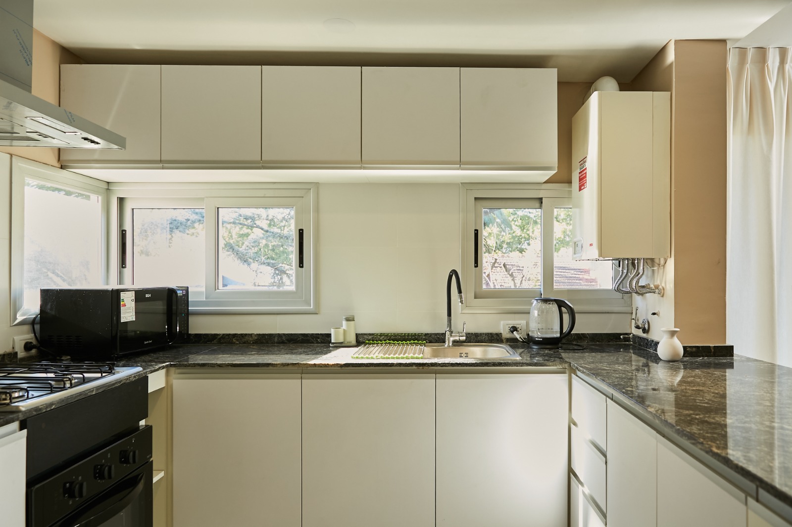 1e6a6de0-eb67-440e-b766-cf797391f037