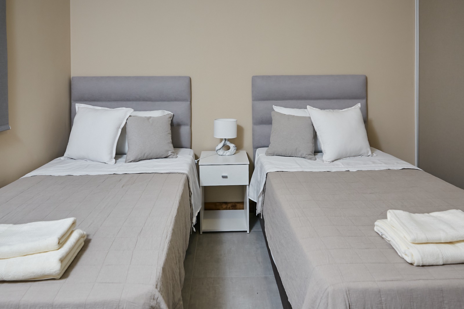 8f5b69b4-d4a6-4772-8bfb-aa6803a82c1b